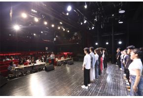www.日屄视频高三年级表演专业举行阶段考试